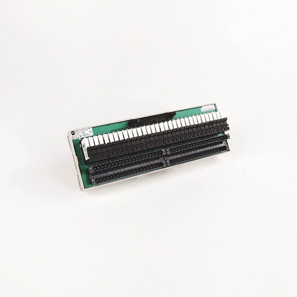 Allen-Bradley - 40-Pin Relay IFM RTB 24V DC 32 Relays