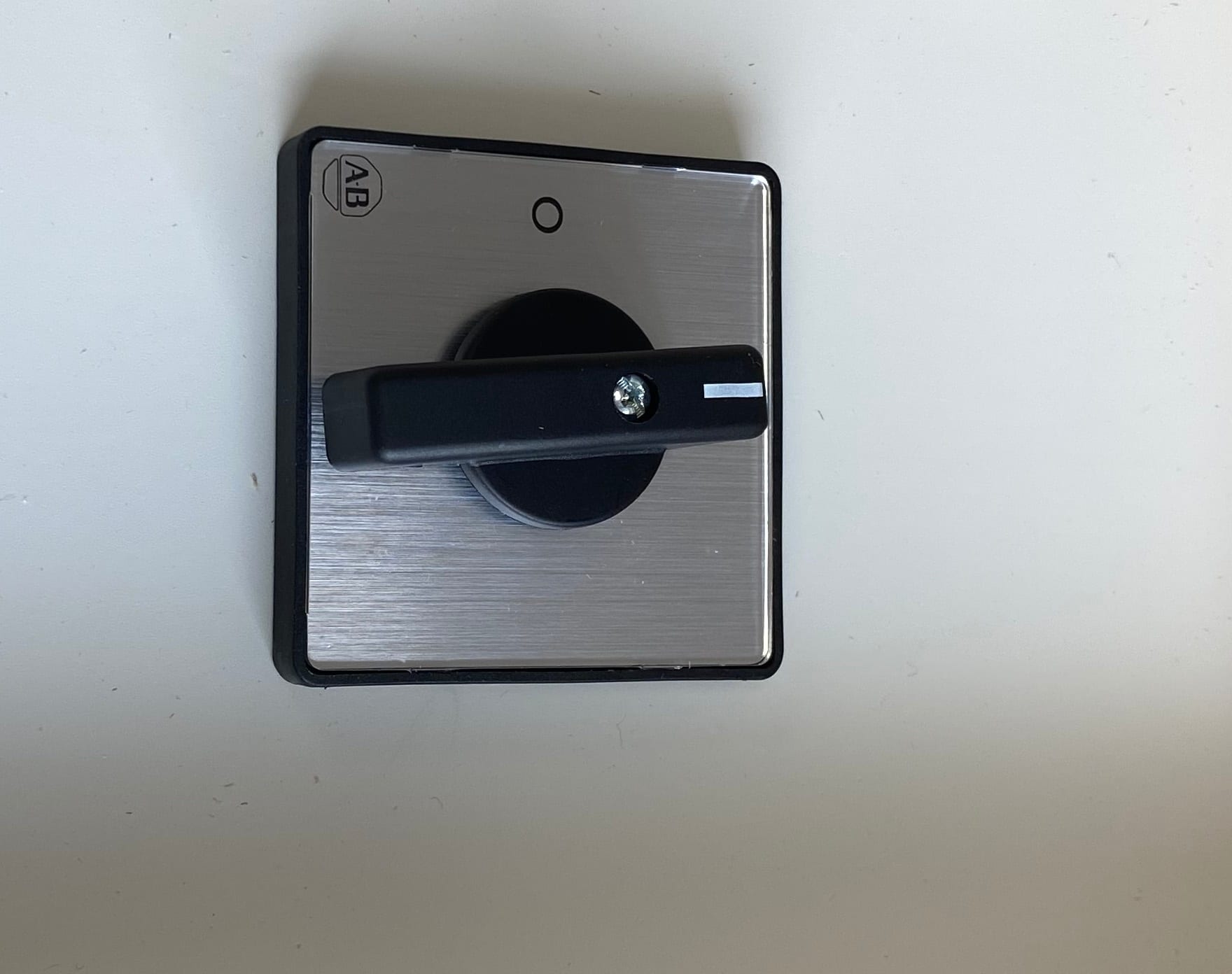 Allen-Bradley - base/DIN rail load switch